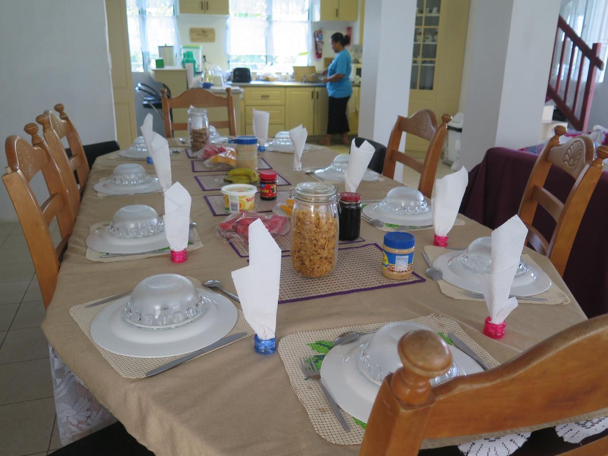 Flying Annie Moa Bed & Breakfast Neiafu Bagian luar foto