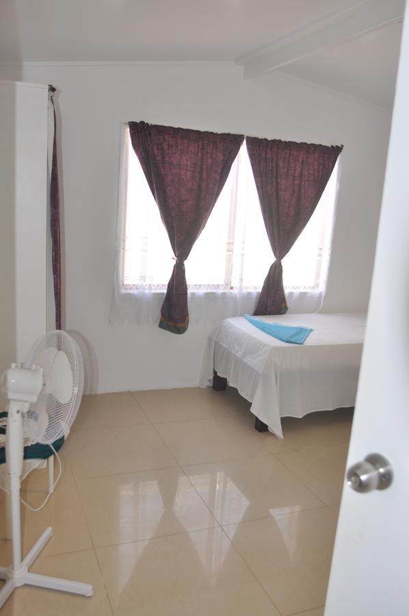 Flying Annie Moa Bed & Breakfast Neiafu Bagian luar foto