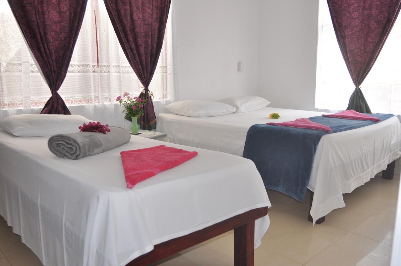 Flying Annie Moa Bed & Breakfast Neiafu Bagian luar foto