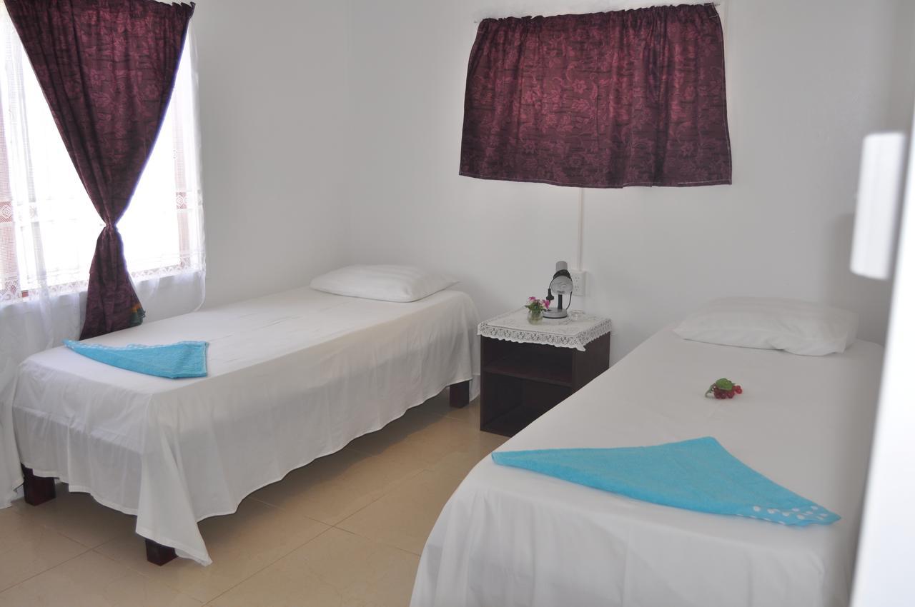 Flying Annie Moa Bed & Breakfast Neiafu Bagian luar foto